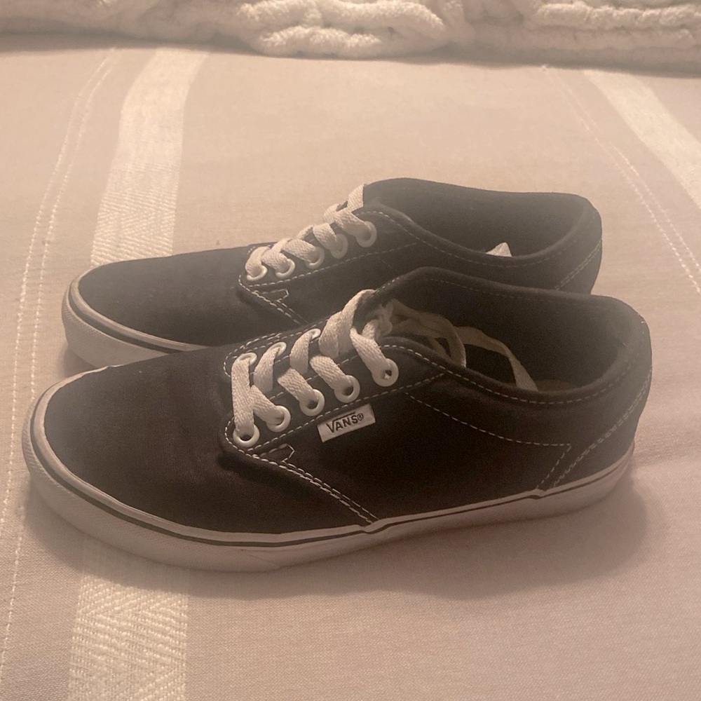 VANS ~ woman’s size 6 ~ new never worn